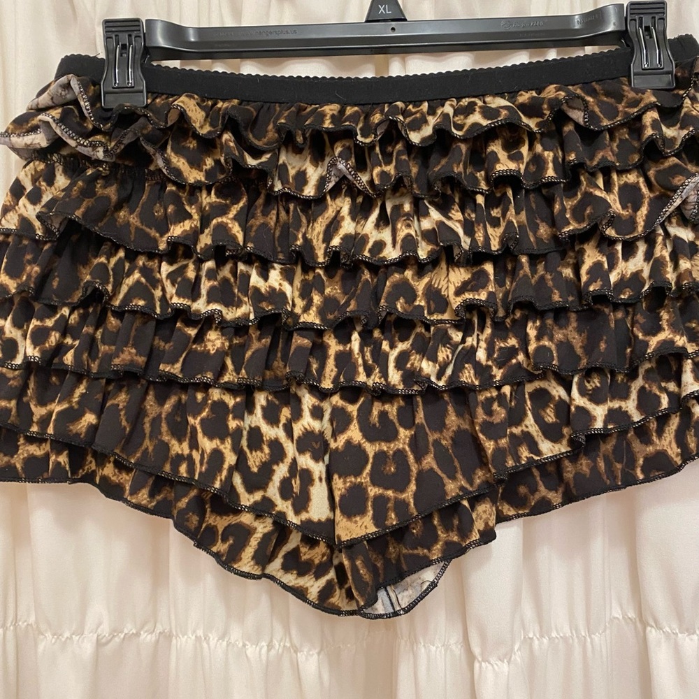 Leopard Print Ruffle Shorts - Picture 5 of 5